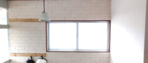 発泡スチロールを使って、レンガみたく壁に貼ってみたよ！めっちゃオシャレ！！DIY初心者。